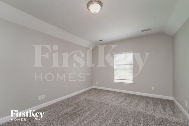 Building Photo - 2408 Kinmere Dr