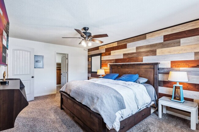 Building Photo - 2261 Sahara Dr