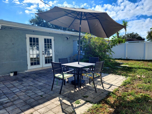 Building Photo - 6049 45th Ave N