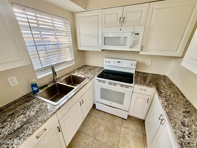 Building Photo - 405 Adams Ave