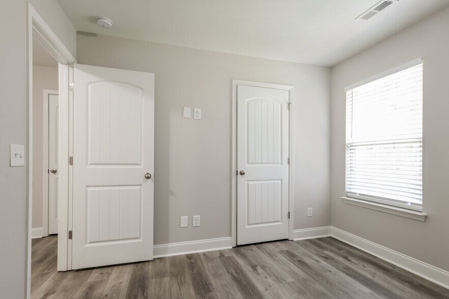 Building Photo - 5204 Newport Landing Way