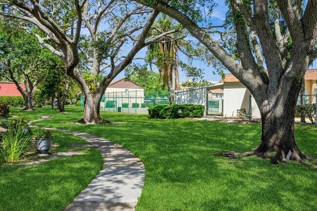 Building Photo - 1843 Bough Ave