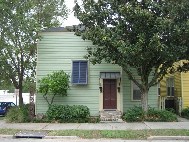 Primary Photo - 611 Lakeland Dr