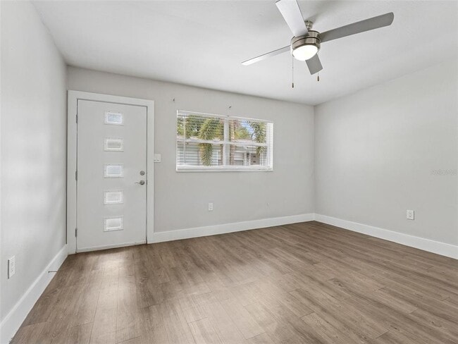 Building Photo - 3102 W San Juan St