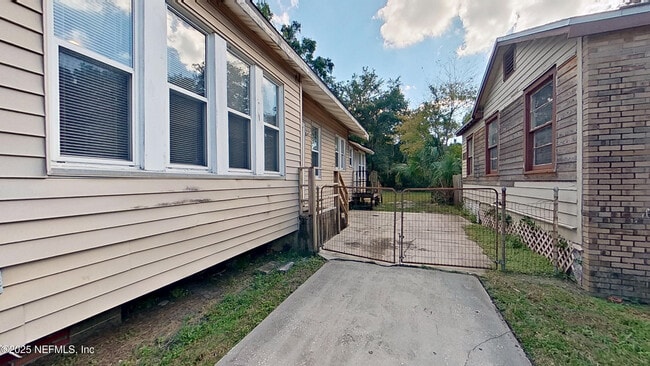 Building Photo - 54 W 27th St