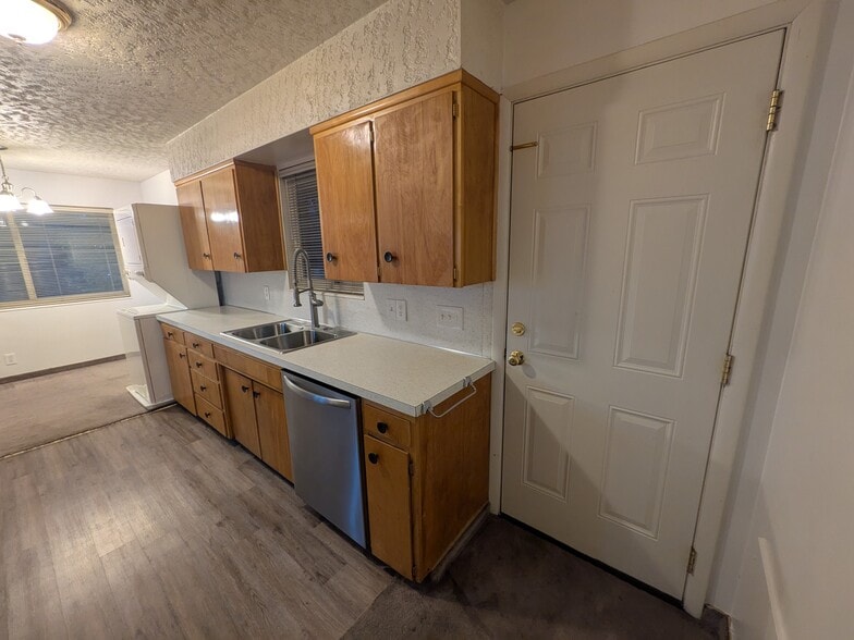 Building Photo - 1206 E 22nd St