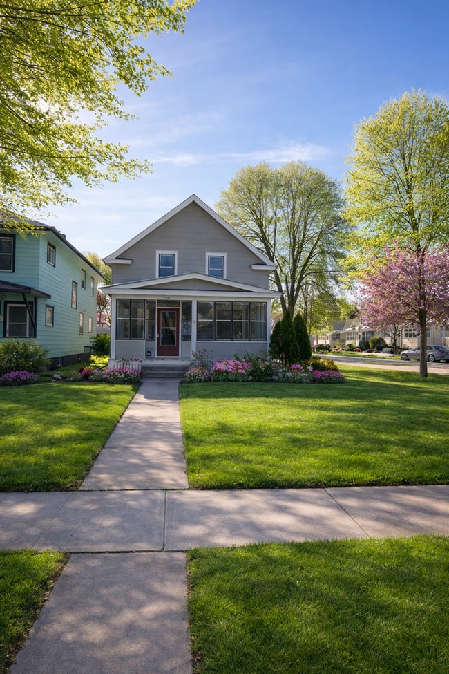 Building Photo - Charming 3bed 1.5bath Home in Saint Paul