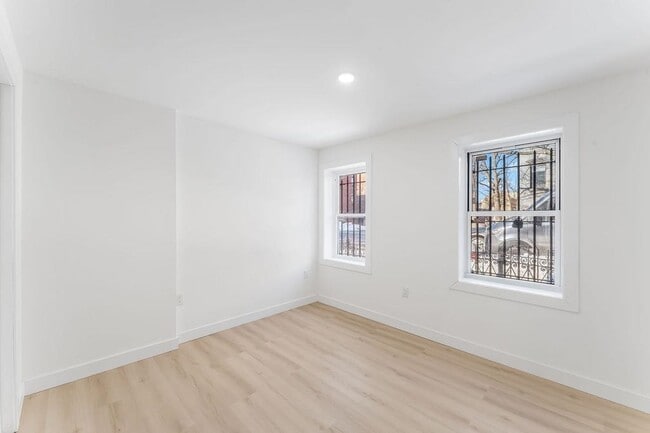 Building Photo - 306 Varick St