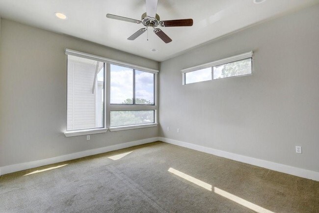 Building Photo - 304 W Alpine Rd