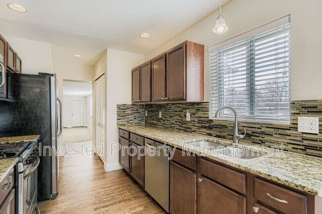 Building Photo - 2400 Pontiac St