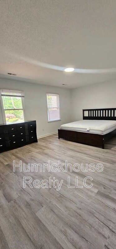 Building Photo - 438 Blue Rock Dr