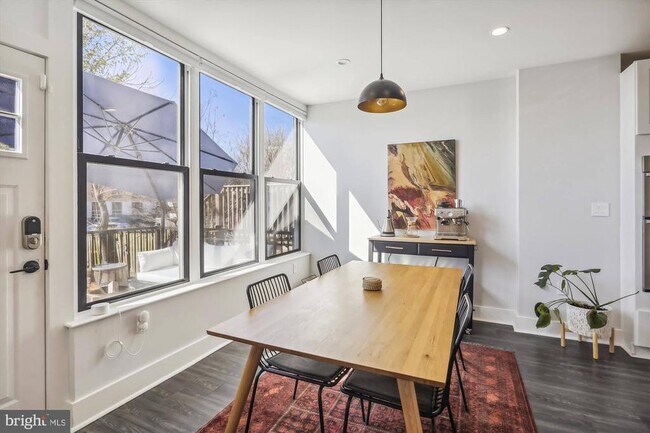 Building Photo - 416 Longfellow St NW