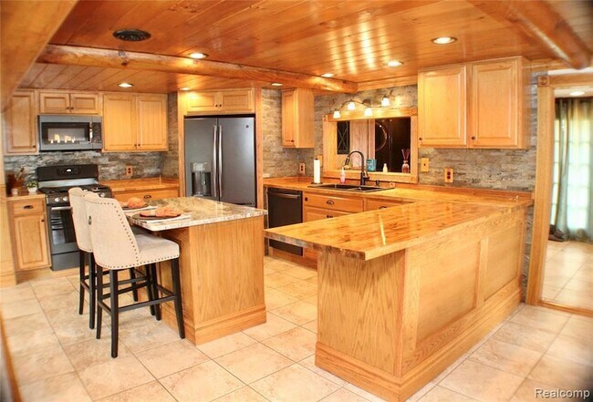 Building Photo - 48677 Sugarbush Rd