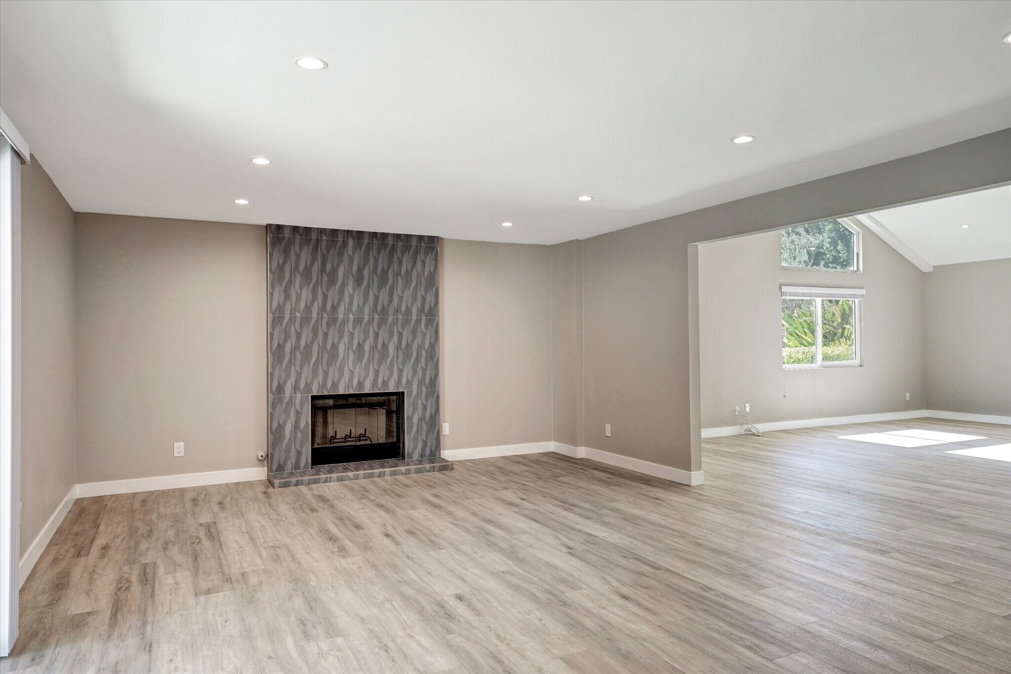 Building Photo - 5346 Tyrone Ave