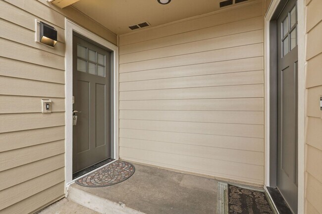 Building Photo - Charming Updated Condo in Great Location