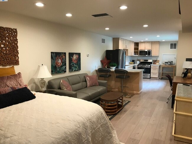 Building Photo - 11 Corte Del Contento