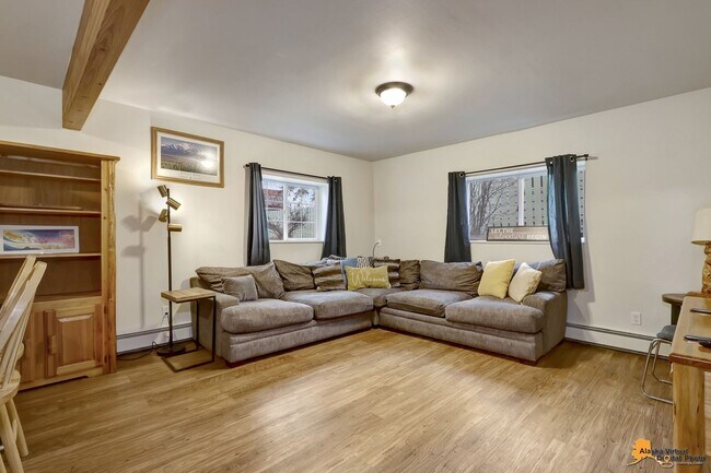 Building Photo - Fully Furnished 3BR Home | Utilities Included | Prime Downtown Location