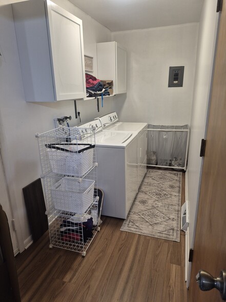 Building Photo - 4511 Warwick Dr N