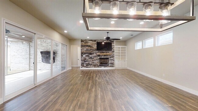 Building Photo - 2405 Vineyard Dr