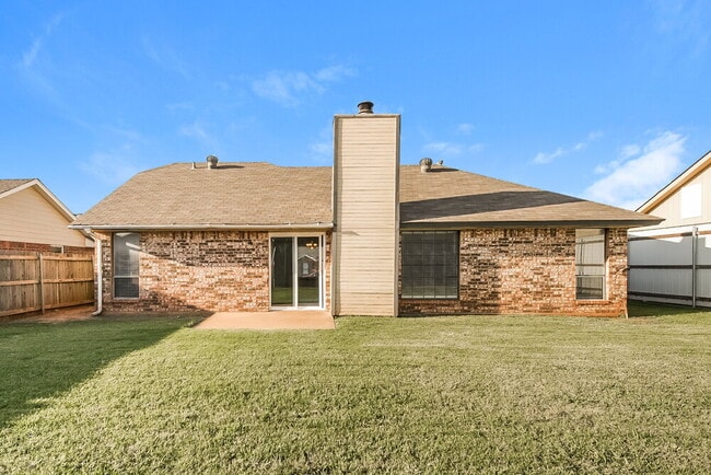 Building Photo - 1105 Northridge Rd