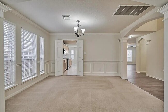 Building Photo - 511 Elm Ridge Dr