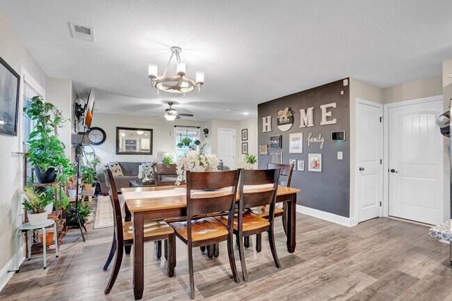 Building Photo - 456 Woodtrace Dr