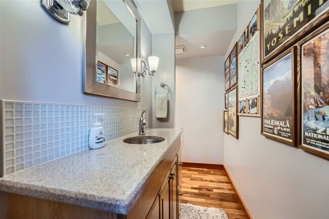 Building Photo - Queen Anne Home