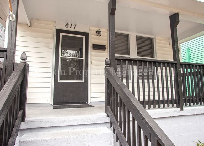 Building Photo - 3BR/2BA Great Location Downtown Wilmington Near Castle St - $1,750/month, pet friendly!*