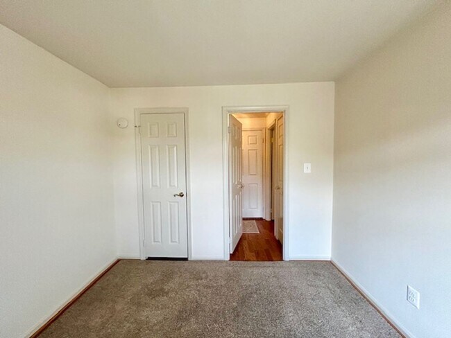 Building Photo - 10714 Kings Riding Way