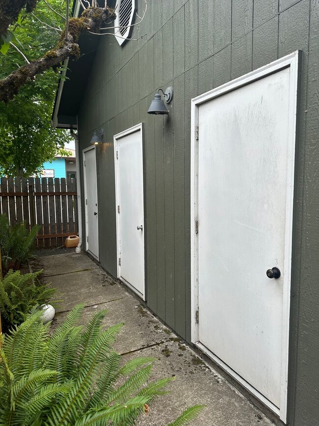 Building Photo - Adorable 1 bedroom 1 bathroom home in Spri...