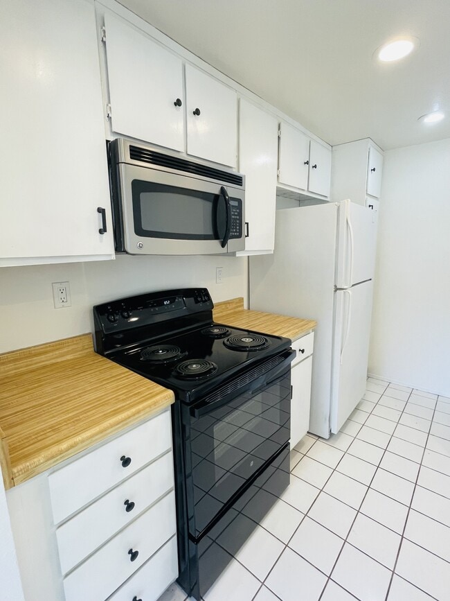 Building Photo - 7076 Park Mesa Way