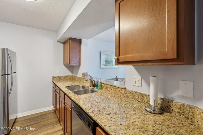 Building Photo - 204 Sixteenth St