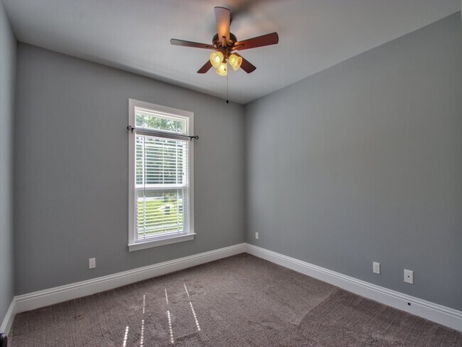 Building Photo - 114 Carousel Cir