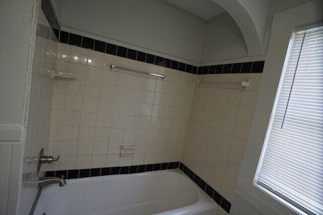 Building Photo - 7223 1st Ave S