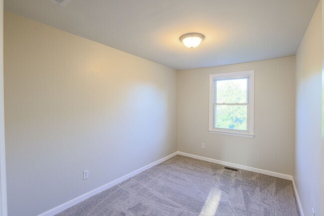 Building Photo - 8507 Gradien Dr