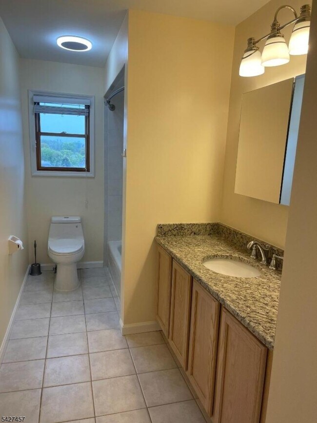 Building Photo - 254 Crystal St