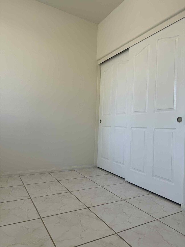 Building Photo - 27647 Rosemont Ct