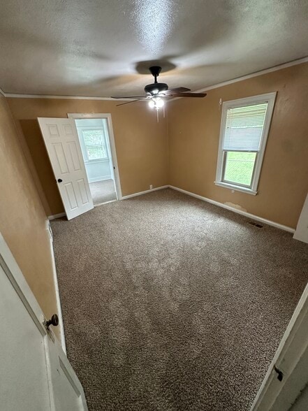 Building Photo - 1131 Miles Ave