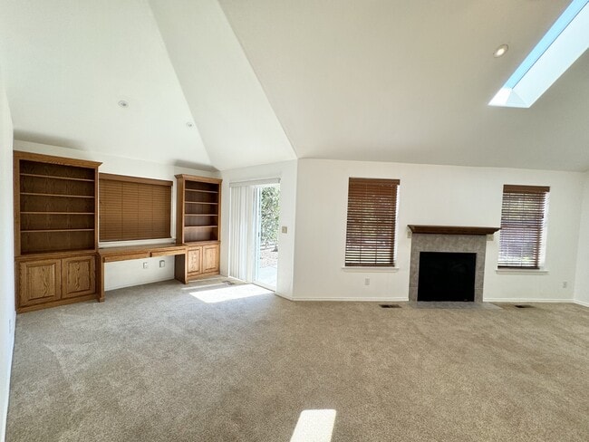 Building Photo - 260 Arnos St