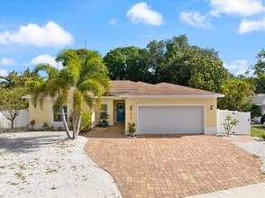 Building Photo - 2339 Datura St