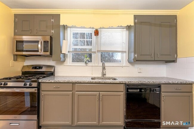 Building Photo - 55 Bronx Ave