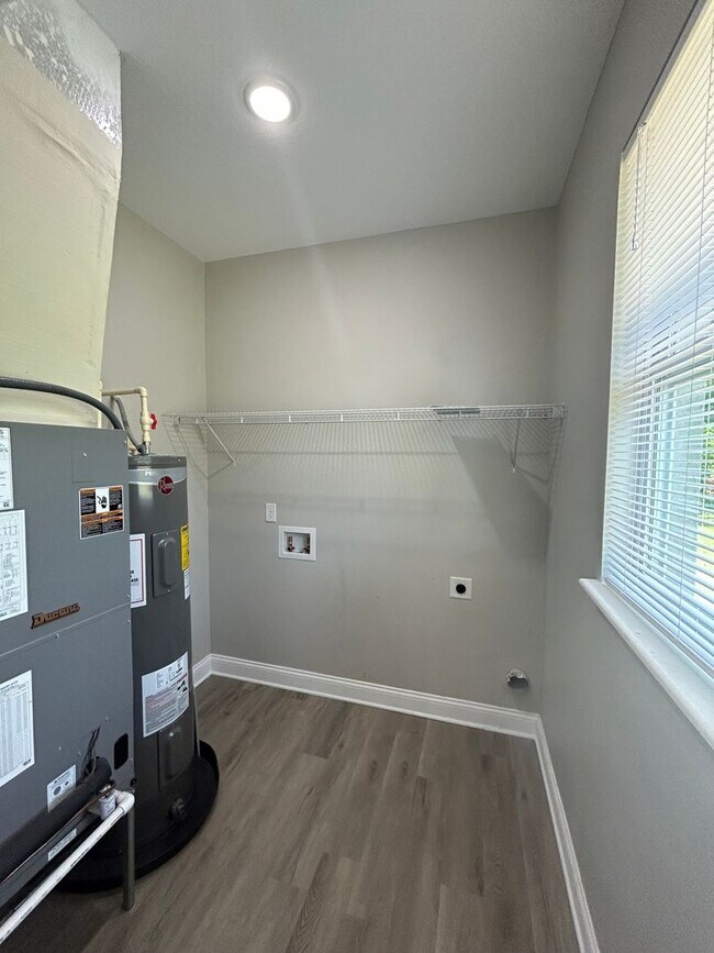 Building Photo - Renovated 3 Bedroom, 2 Bath Duplex Home in...