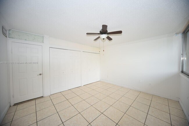 Building Photo - 1750 W 56th St