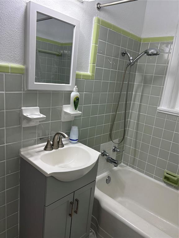 Building Photo - 1437 Pine St