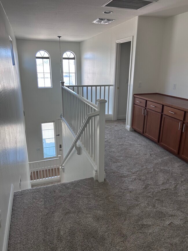 Building Photo - 21351 E Nightingale Rd