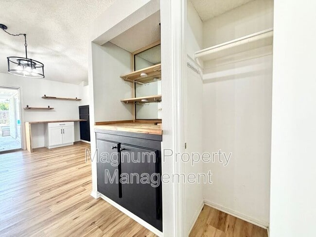 Building Photo - 45680 Clubhouse Dr