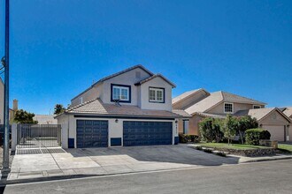 Building Photo - Stunning Silverado Ranch Home with RV parking