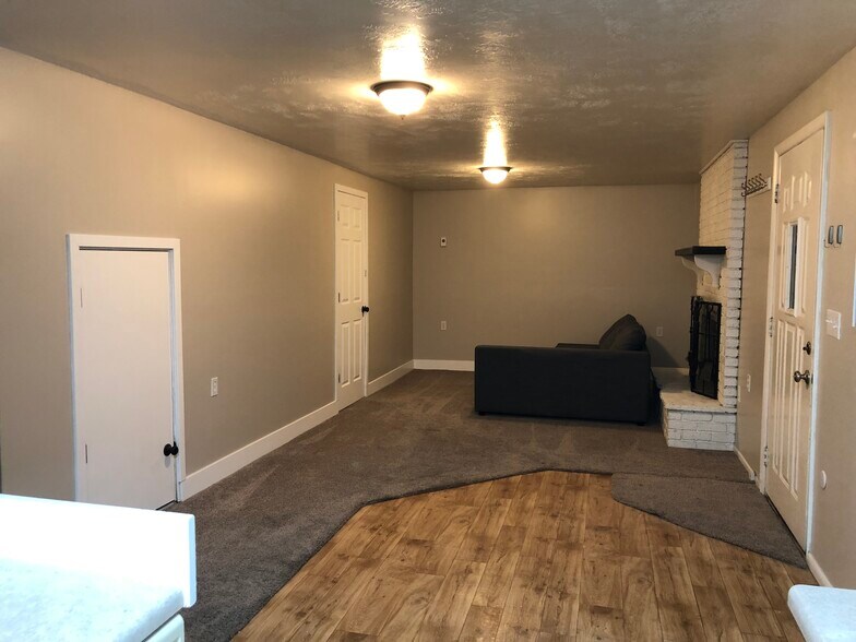 Entrance and Living Room - 14016 S 1850 W