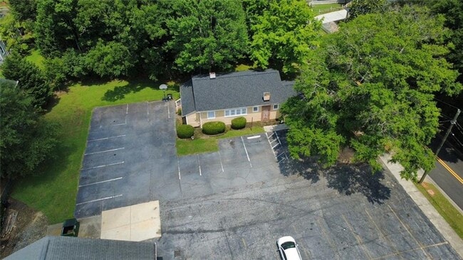Building Photo - 175 Park Dr