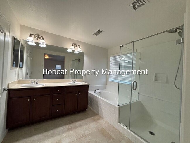 Building Photo - 100 Deschutes Dr